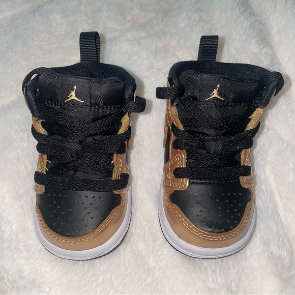 Jordan 1 Mid. Toddler 3c - Picture 3 of 5